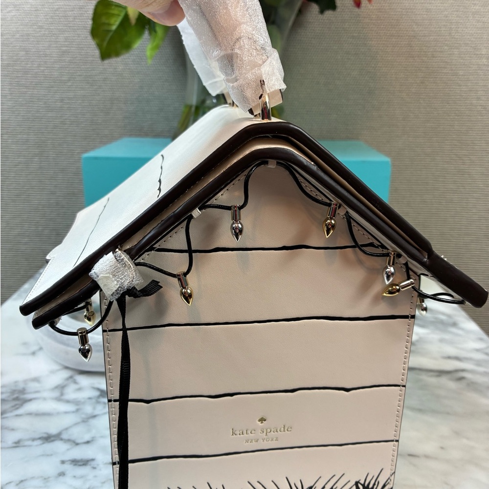 Kate Spade Peanuts Snoopy & Woodstock 3D Doghouse Crossbody Bag - Retail $449 - Picture 4 of 10